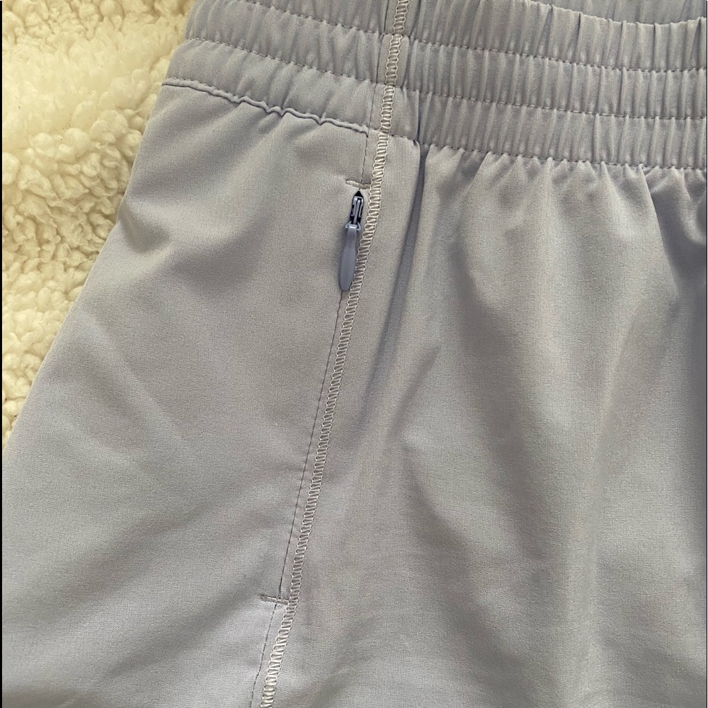 Athleta girl Heart The Hustle 2.5” Short - Picture 4 of 11